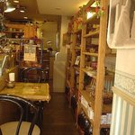 琉球珈琲館 - こじんまりとした店内