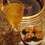 焼肉 金牛 - さんぴん茶とオイキムチ