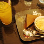 あむりた食堂 - チョコレートケーキとマンゴージュース
