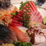 光悦 - 3人前の刺し盛り、ブリや〆鯖が脂乗ってて旨い