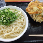 うどん 一福 - かけ（２玉）＋かしわ天＋野菜かき揚げ＋牛筋（おでん）