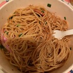 タパス＆タパス - 鴨とニラのピリ辛ガーリックパスタ　良く混ぜるとマー油の色でパスタが茶色に