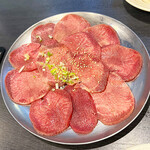 味ん味ん - 一番最初に来たのはまさかの「牛タン」