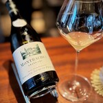 蒼 - ジャック・プリウールはピノも美味しいですが、シャルドネこそ本領だと思ってます。そのモンラッシェ♡
      しっかりしたドメーヌのモンラッシェは共通して、酸がきれいに伸びるけど、こちらもまさに♪
      優雅です。