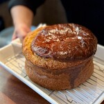 蒼 - 焼き立てのブリオッシュも、ビスクとともに。
      ふわっっふわ♪