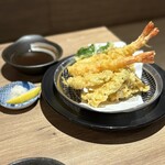 札幌海鮮丼専門店 すしどんぶり - 天ぷら盛り合わせ