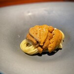 蒼 - なんて立派な赤雲丹！
      紫も好きですが、赤雲丹の豊かな旨味はやっぱり別格。
      パスタのための雲丹じゃなくて、雲丹のためのパスタですね。