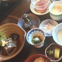 土佐料理 祢保希 新宿店 - 鰹たたきと秋野菜定食。
