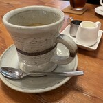 自家製生パスタのお店 ジリオ - 素敵なカップ＆ソーサー、コーヒーの味も酸味なく、ちょうど良いコクのあるコーヒーでした。