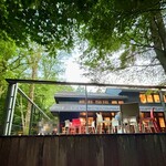 Maruyama Coffee Harunireterasuten - 店鋪（從河邊的露天座位看）