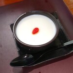 担担麺や 天秤 - 杏仁豆腐