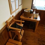 担担麺や 天秤 - 子供用椅子