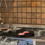 SALON BUTCHER & WINE - 