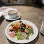 SALON BUTCHER & WINE - 