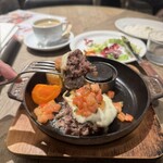 SALON BUTCHER & WINE - 