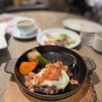 SALON BUTCHER & WINE - 