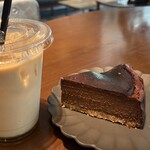 カフェ グリティア - チョコチーズケーキとマカダミアマキアート