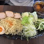 おいで、家 - 広島つけ麺並1100円（辛さ15）、自家製半熟煮卵150円