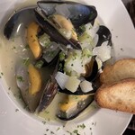 Beer Gourmand - ムール貝のワイン蒸し　セロリがいい仕事してます