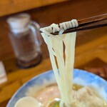 Ramen FeeL - 皆さんと同じく喉越しが良いです。細麺好きではないのにここのは気に入っております。