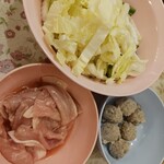 たくたいタイキッチン - おかわりのお肉と野菜とお団子