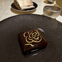 ベージュ アラン・デュカス 東京 - 