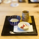 柚木元 - ⑮【甘味】
      ・水羊羹、柚子ソース
      ・ジャージー牛のアイス、ルヴァーブのソース