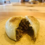 柚木元 - ⑦【進肴】
      天龍牛（親牛を肥育）の山椒と炊いたお焼き