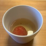 柚木元 - ③【椀-1】
      吸地：昆布+ジャコウソウ
      椀種：薪火で仕上げたミニトマト