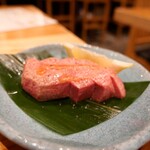 大衆焼肉ホルモン 天陽 - 厚切りタン