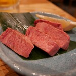 大衆焼肉ホルモン 天陽 - 厚切りタン断面