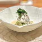 虎白 - 穴子、白瓜の刻み、オカヒジキ、生胡麻のソース