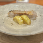 虎白 - 慈悲深い　器も素敵