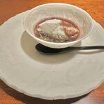 虎白 - ココナッツジェラート、蓴菜、小豆の摺り流し