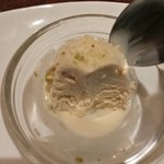 ハリマ・ケバブ・ビリヤニ - ナッツの香ばしいアイス