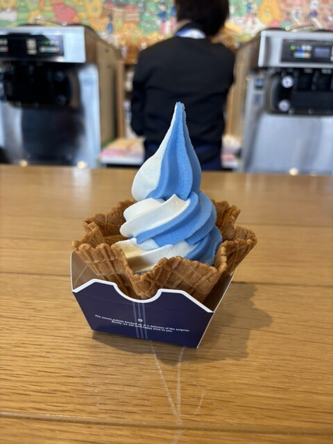 万博ローソンカフェ限定のブルーソフトクリーム』by MIMICO♡関西