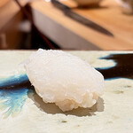 鮨 つぼみ - 泥障烏賊
      イカそうめんの様に細切りにした泥障烏賊、ねっとりした食感と甘みはさすがです！