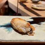 鮨 つぼみ - 煮穴子 韓国より
      川口大将の穴子もめちゃ美味しいです！
      ふっくらした穴子に煮詰めの味わい良く、シャリのまろやかな酸味が一体となり最高です！