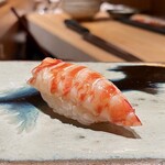 鮨 つぼみ - 車海老 32g 宇部より
      このサイズが1番好き♡
      茹でたての火入れ良く少しレア感も残る仕立て、甘みがあります♪