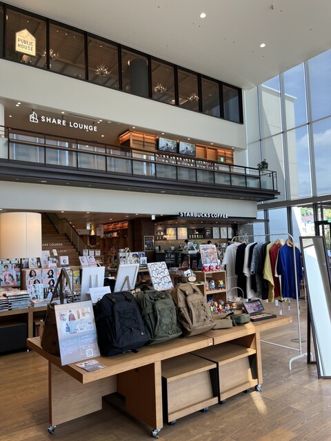 スターバックスコーヒー 蔦屋書店多賀城市図書館店（STARBUCKS COFFEE） - 多賀城（カフェ）の写真