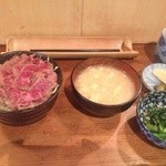 小料理野本 - ランチのステーキ丼