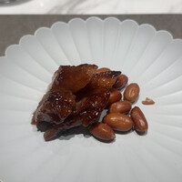 ON the TABLE CHINESE - 