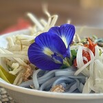 カフェモン - アンチャンの花びらはもちろん食べられます♪
      特に無味無臭なエディブルフラワー✿✿✿