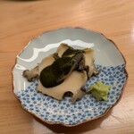 浪速 鮨波留加 - 蒸しアワビ