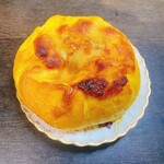 パン工房 ブランジェリーケン - マンゴーとキャラメルカスタード・マンゴークリーム・クレームサワー・オレンジベーグル(480円)