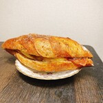 パン工房 ブランジェリーケン - エルビスのカスクルート(390円)