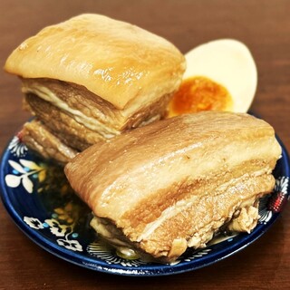 沖縄県産豚を使用したこだわりの「極とろラフテー」