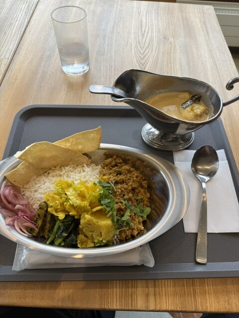 SHANDI NIVAS VADAKKU （シャンディ ニヴァース ヴァダック