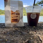 くりおのくらし - お店の向かい側にある郵便局の横を入ると栗生川沿いに出ます。木陰でひと休み！