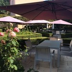 Restaurant La Pyramide - 中庭